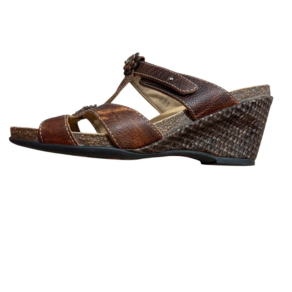 Taos Womens 7 Wedge Sandals Brown Leather Floral T-Strap Slide Comfort Shoes